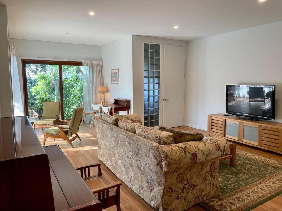 Tranquil 2 Bedroom Garden * Wollongong