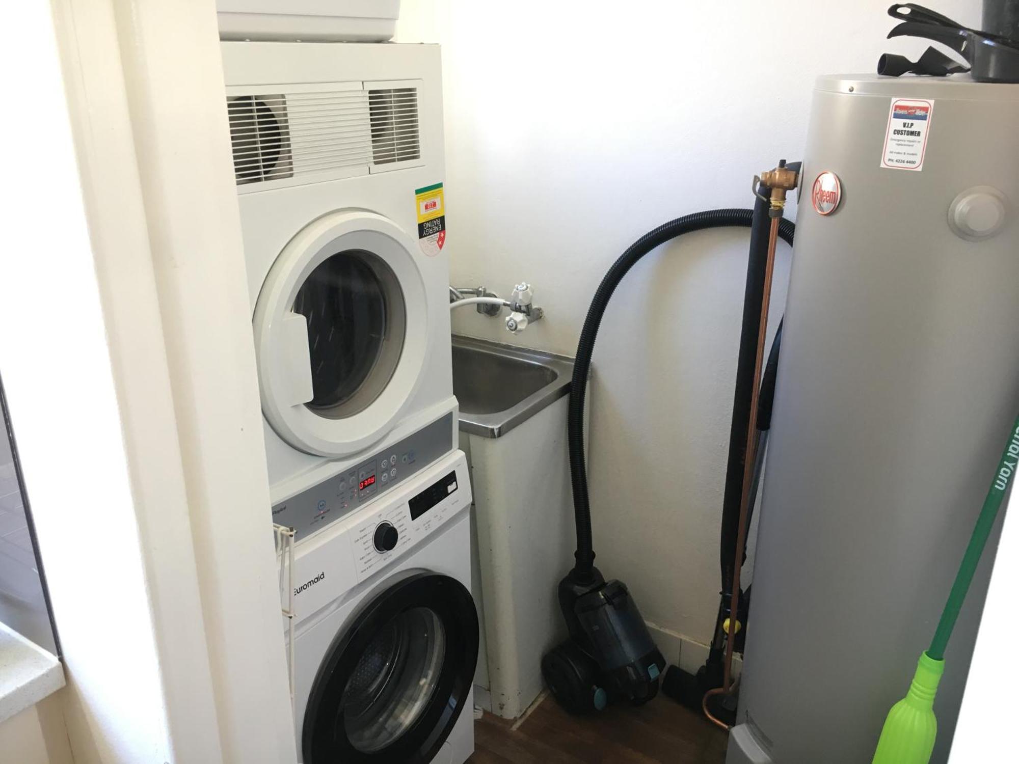 - 2 Bedrooms Apartment Wollongong