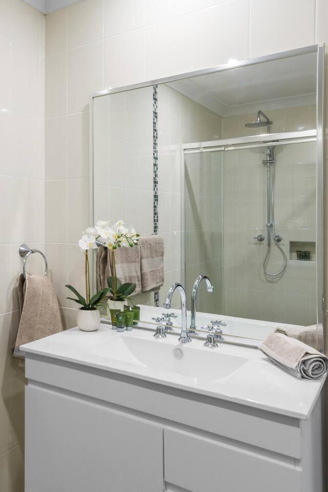 Stadium Escape - A Contemporary Beachside Retreat Wollongong