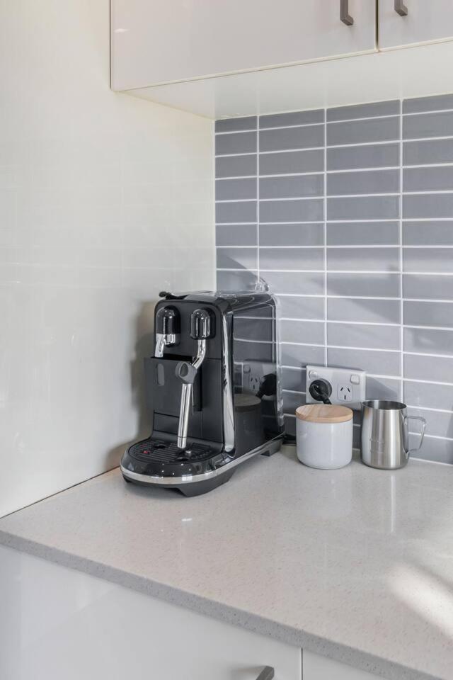 Stadium Escape - A Contemporary Beachside Retreat Apartment Wollongong