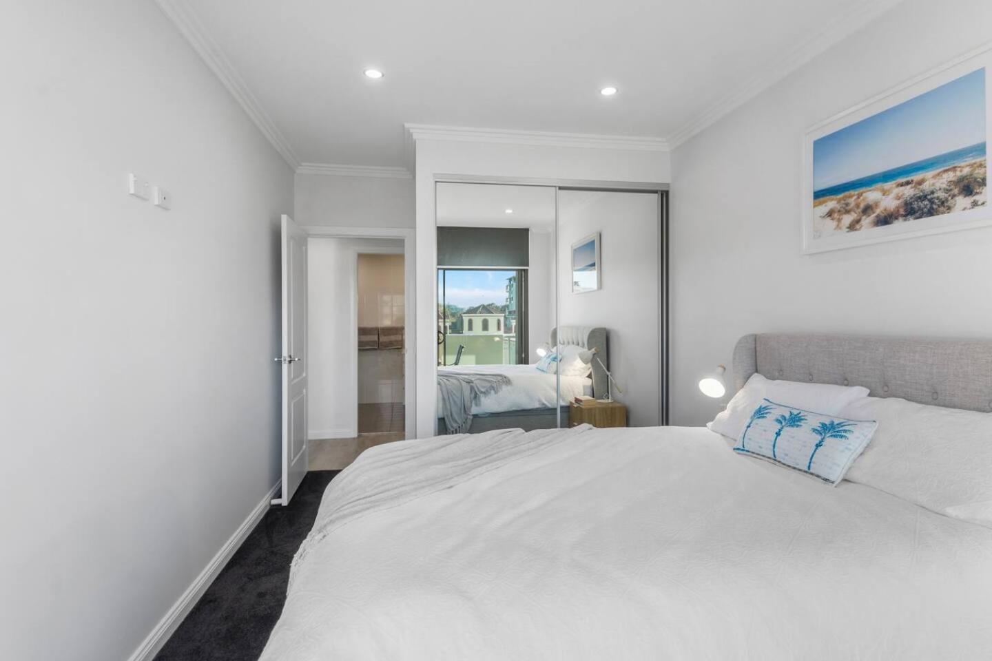 Stadium Escape - A Contemporary Beachside Retreat Apartment Wollongong