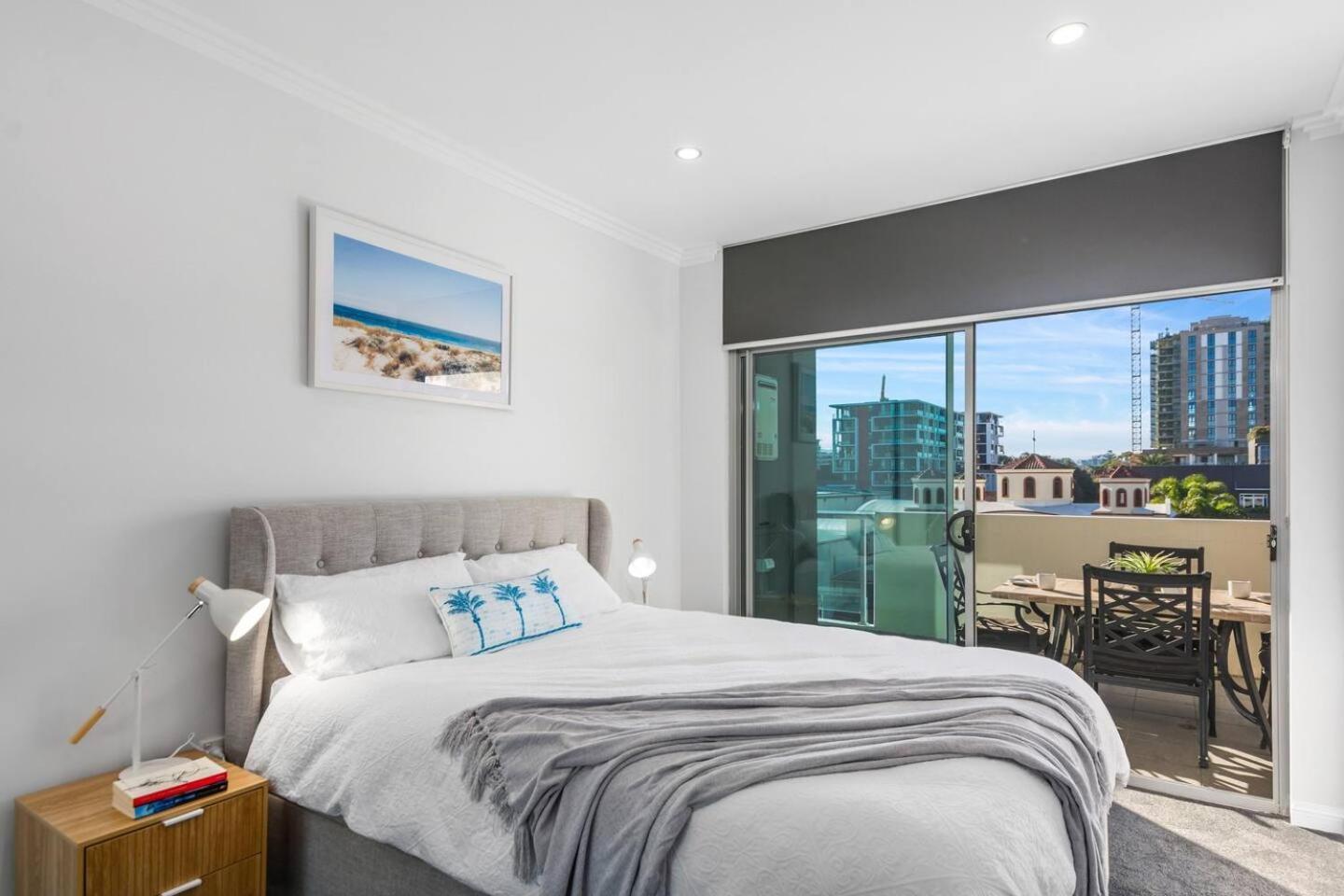 Stadium Escape - A Contemporary Beachside Retreat * Wollongong