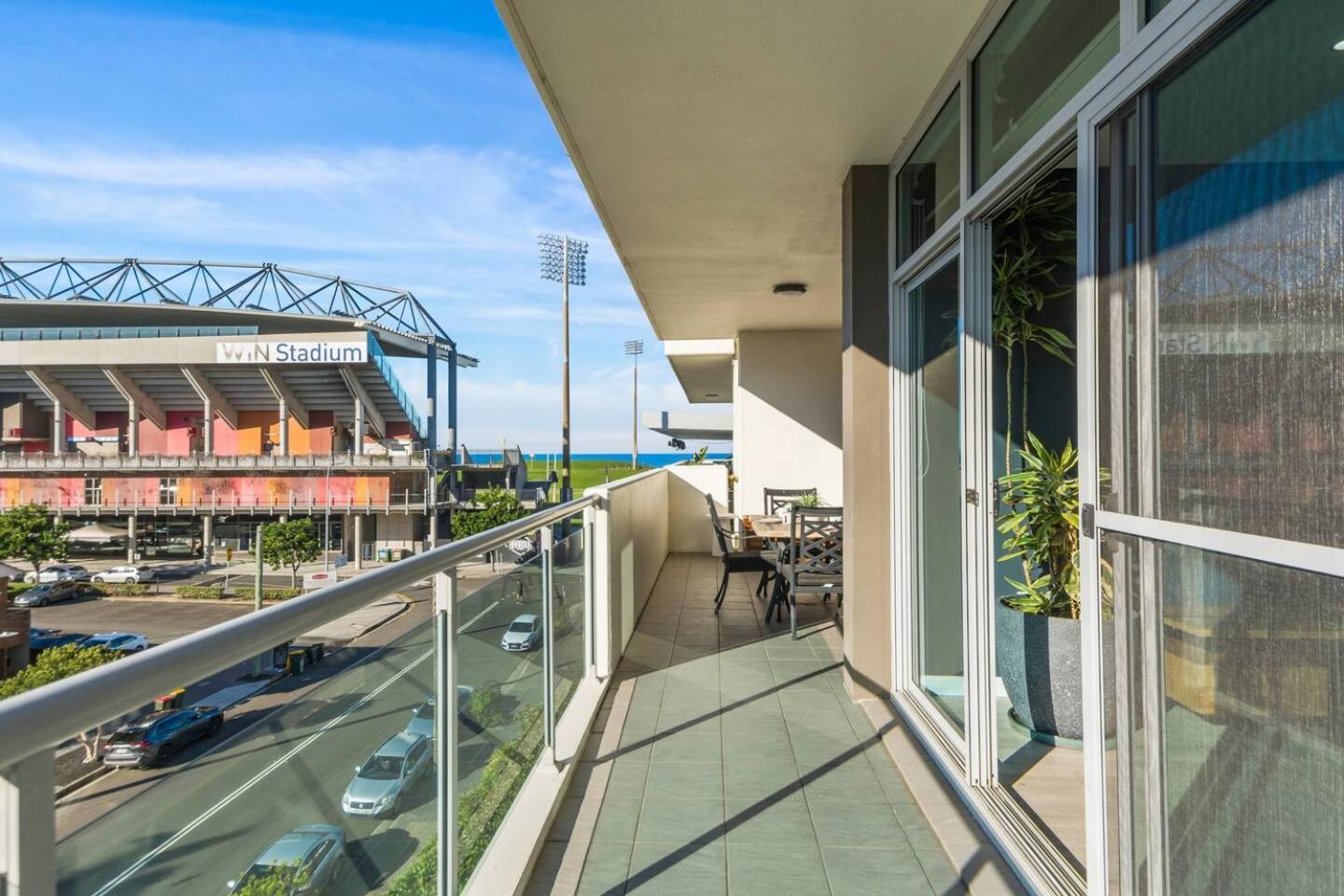 Stadium Escape - A Contemporary Beachside Retreat *