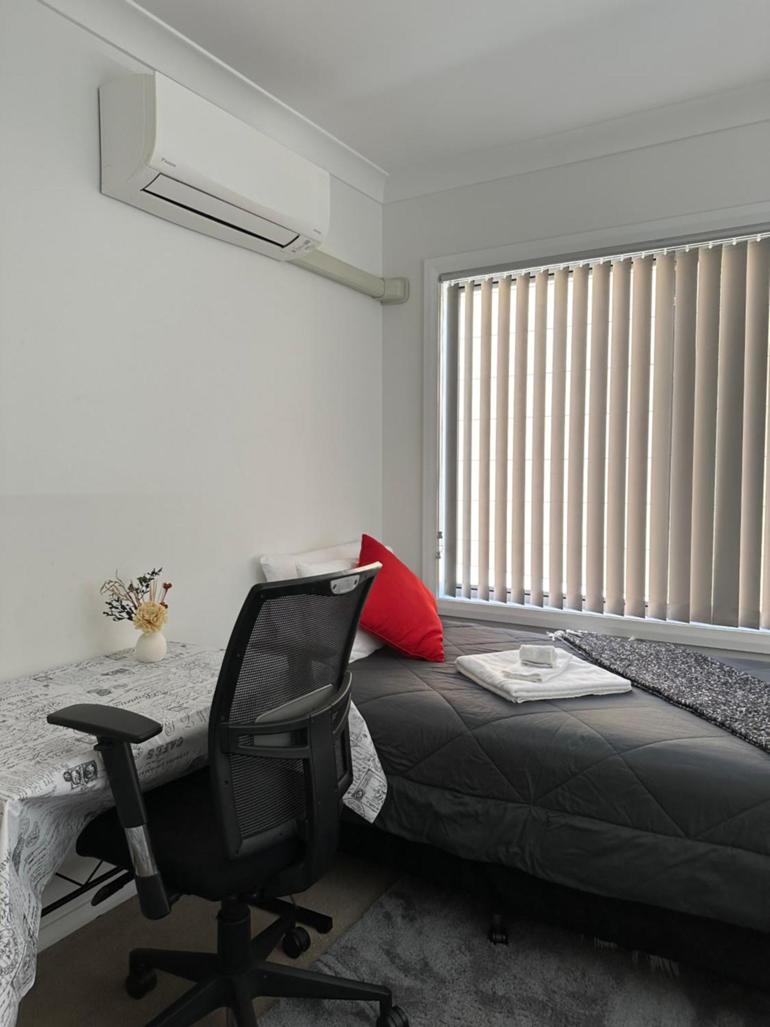 Twin With Private Bathroom * Wollongong