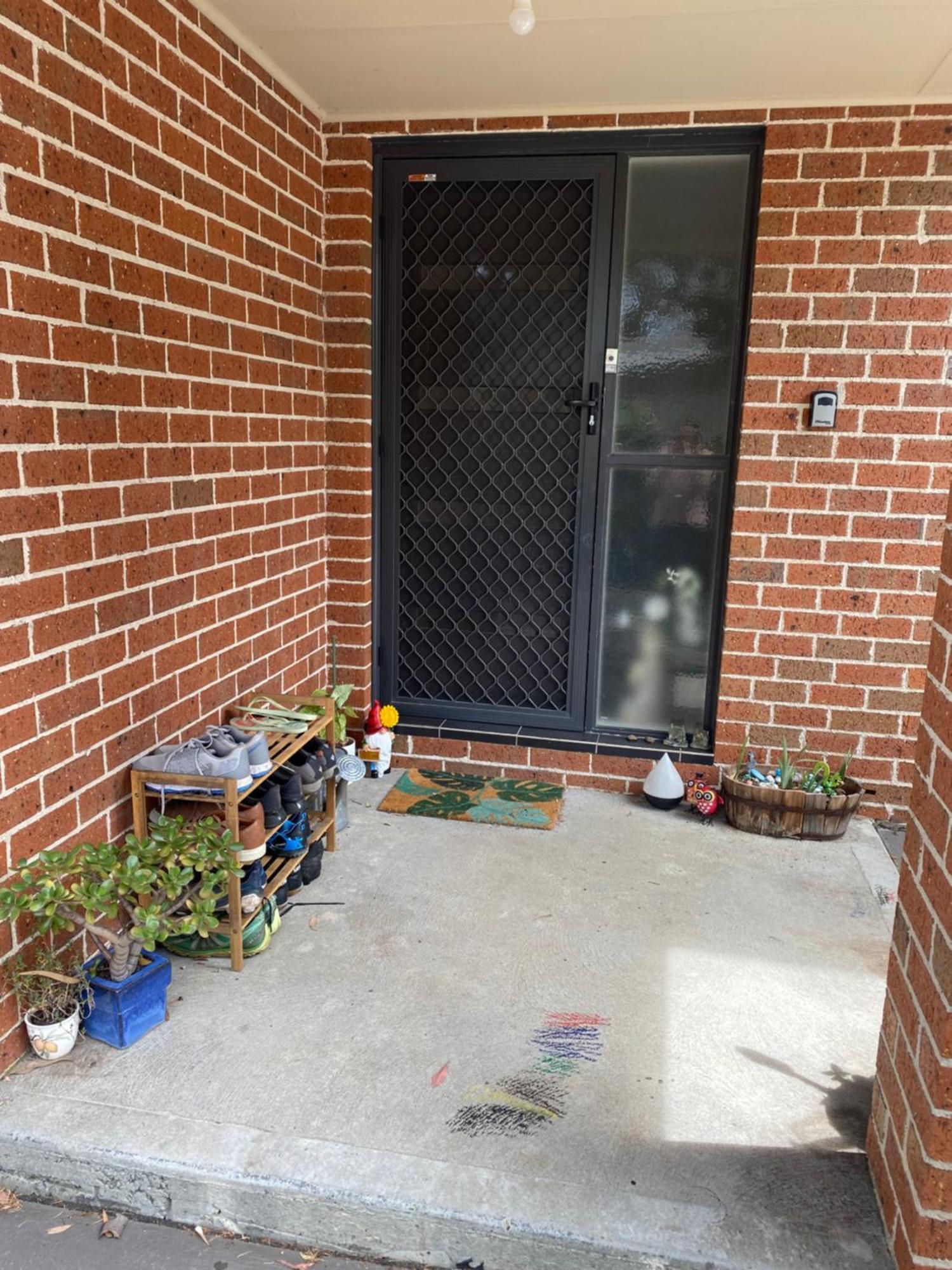 Private With Ensuite And Parking Close To Cbd *