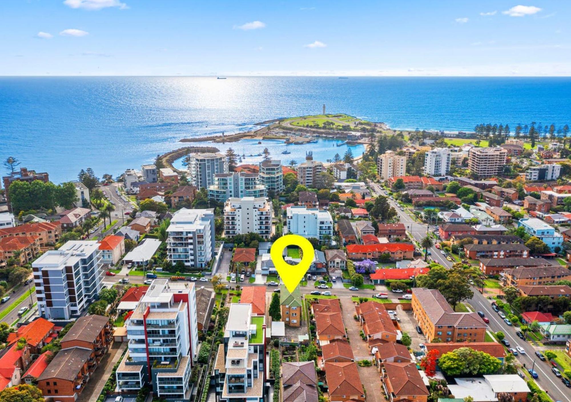Luxe Newly Renovated 2 Bed Unit - Walk To *