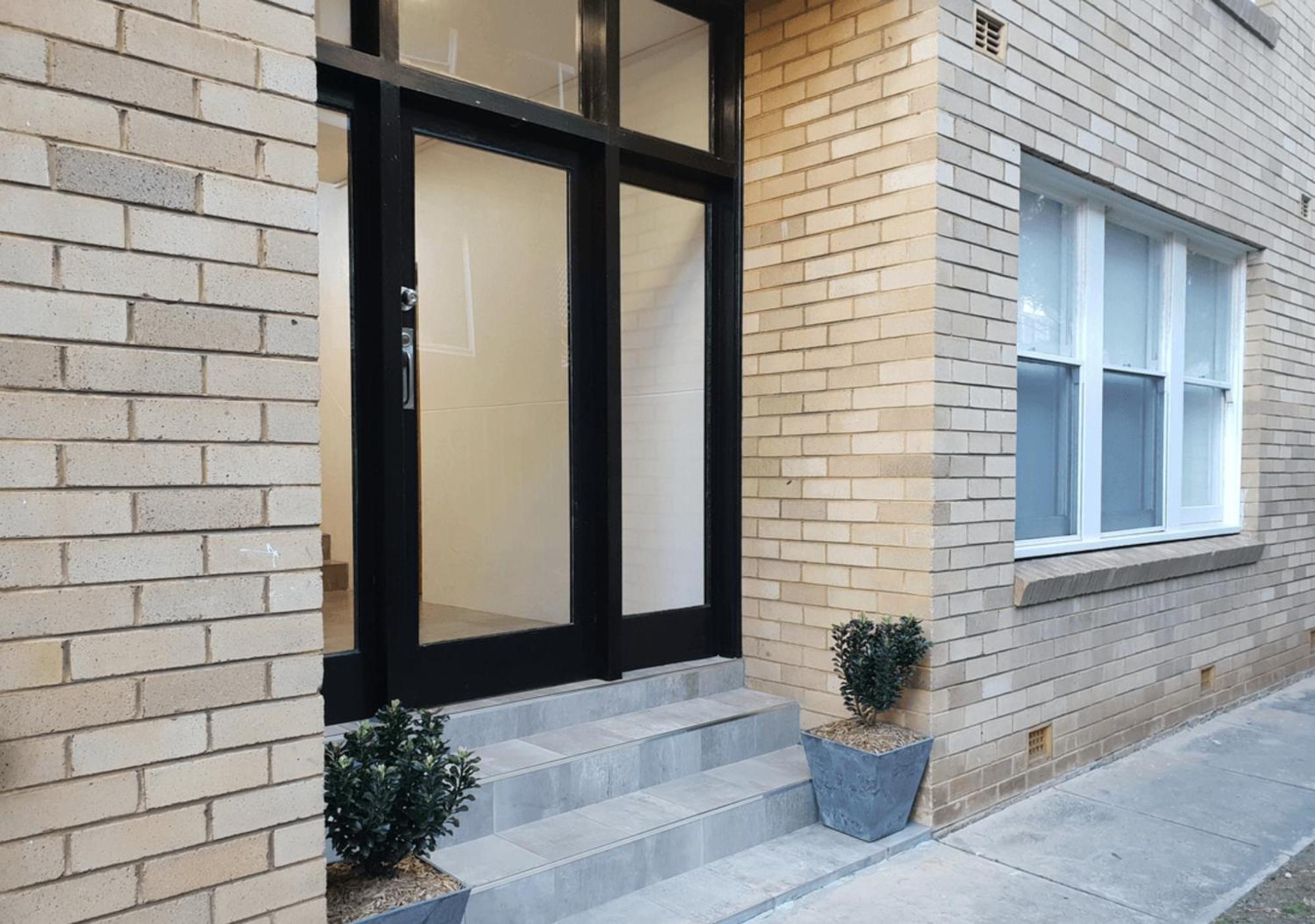 Luxe Newly Renovated 2 Bed Unit - Walk To * Wollongong
