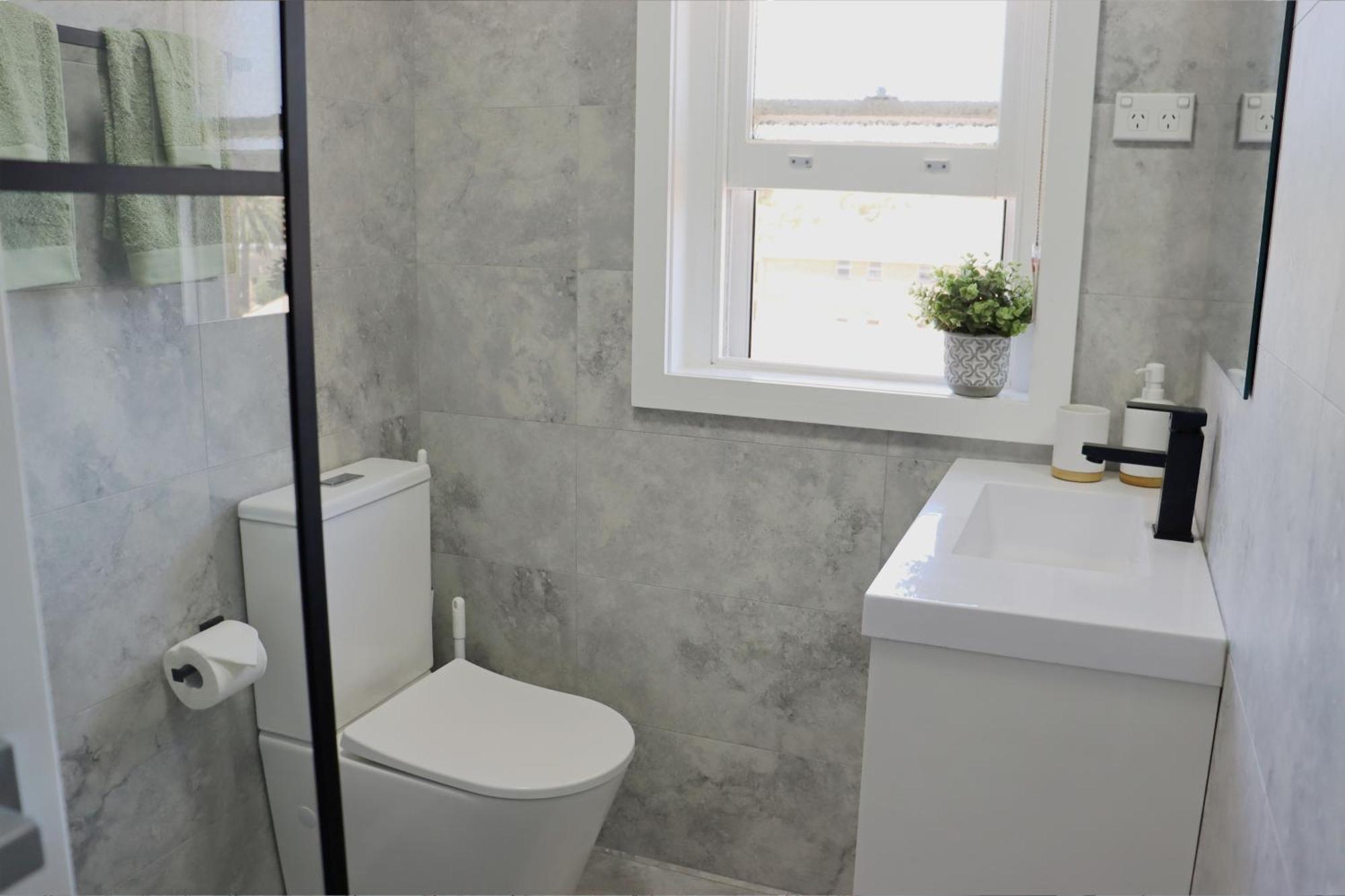 Apartment Luxe Newly Renovated 2 Bed Unit - Walk To *