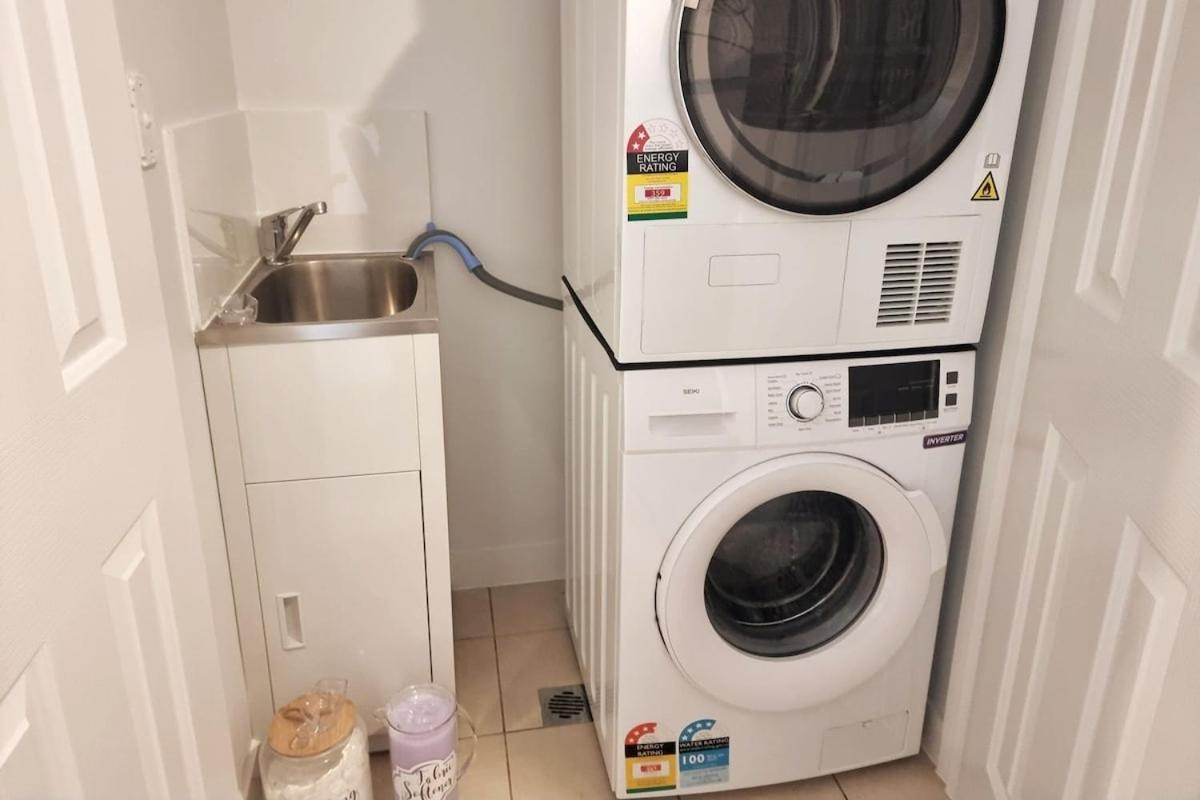 Wollongong Flat 10Mins Walk To Hospital & Train Station, Free Parking & Wi-Fi *