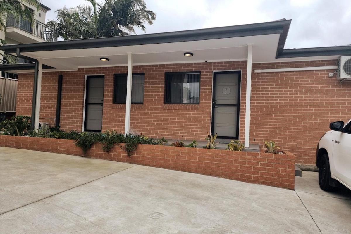 Wollongong Flat 10Mins Walk To Hospital & Train Station, Free Parking & Wi-Fi Holiday home Wollongong
