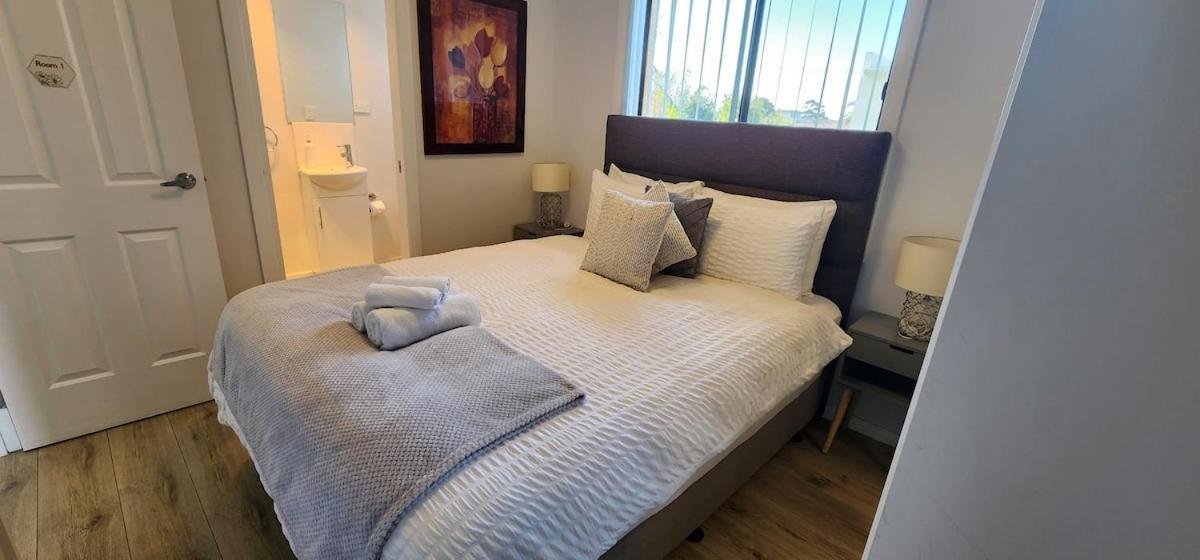 Wollongong Flat 10Mins Walk To Hospital & Train Station, Free Parking & Wi-Fi