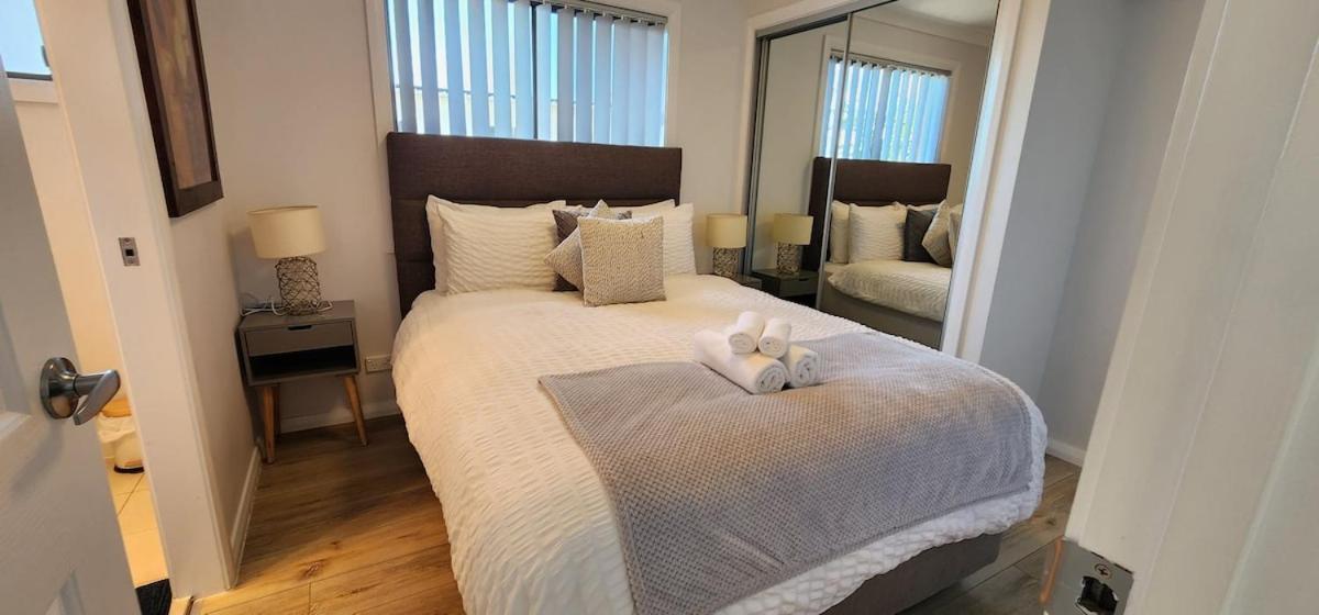 Wollongong Flat 10Mins Walk To Hospital & Train Station, Free Parking & Wi-Fi Wollongong