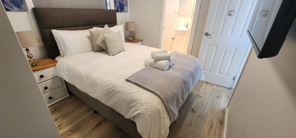 Wollongong Flat 10Mins Walk To Hospital & Train Station, Free Parking & Wi-Fi * Wollongong