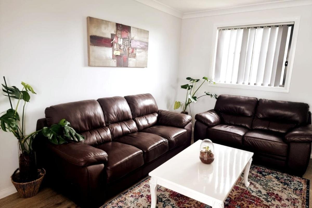 Wollongong Flat 10Mins Walk To Hospital & Train Station, Free Parking & Wi-Fi Holiday home