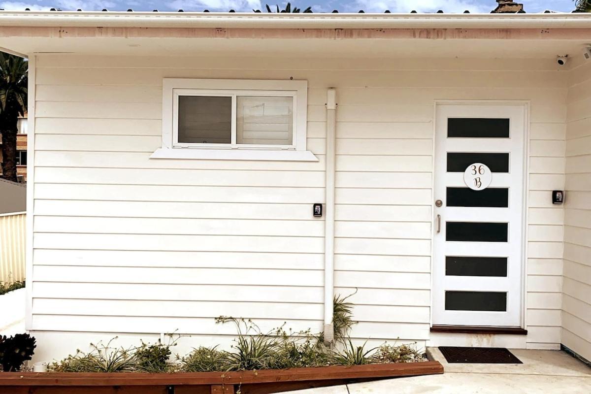 Stylish 10mins Walk To Hospital & Train Station With Parking Wollongong
