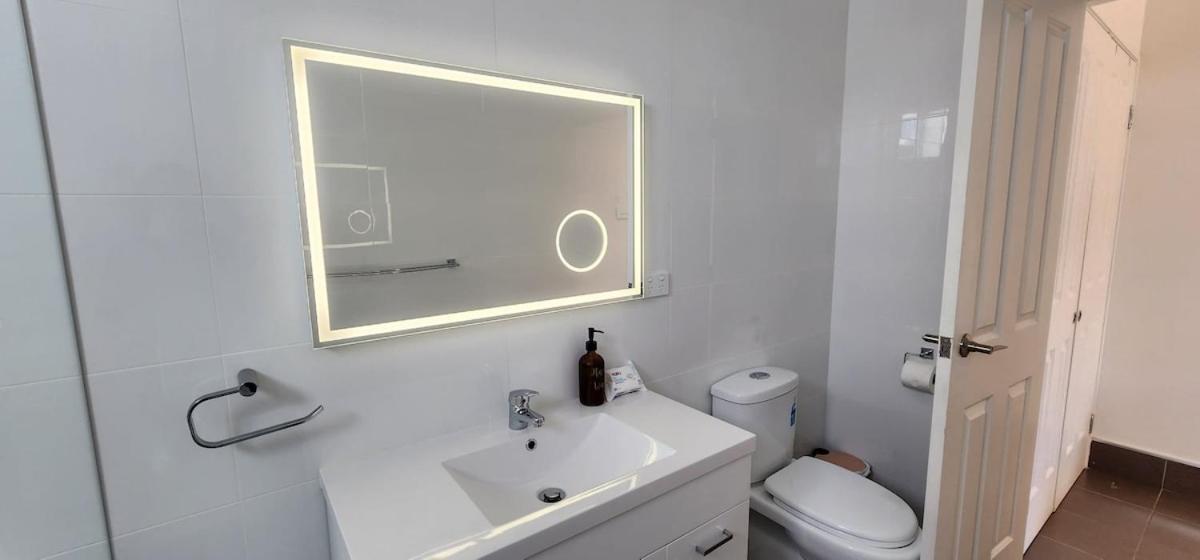 Stylish 10mins Walk To Hospital & Train Station With Parking *