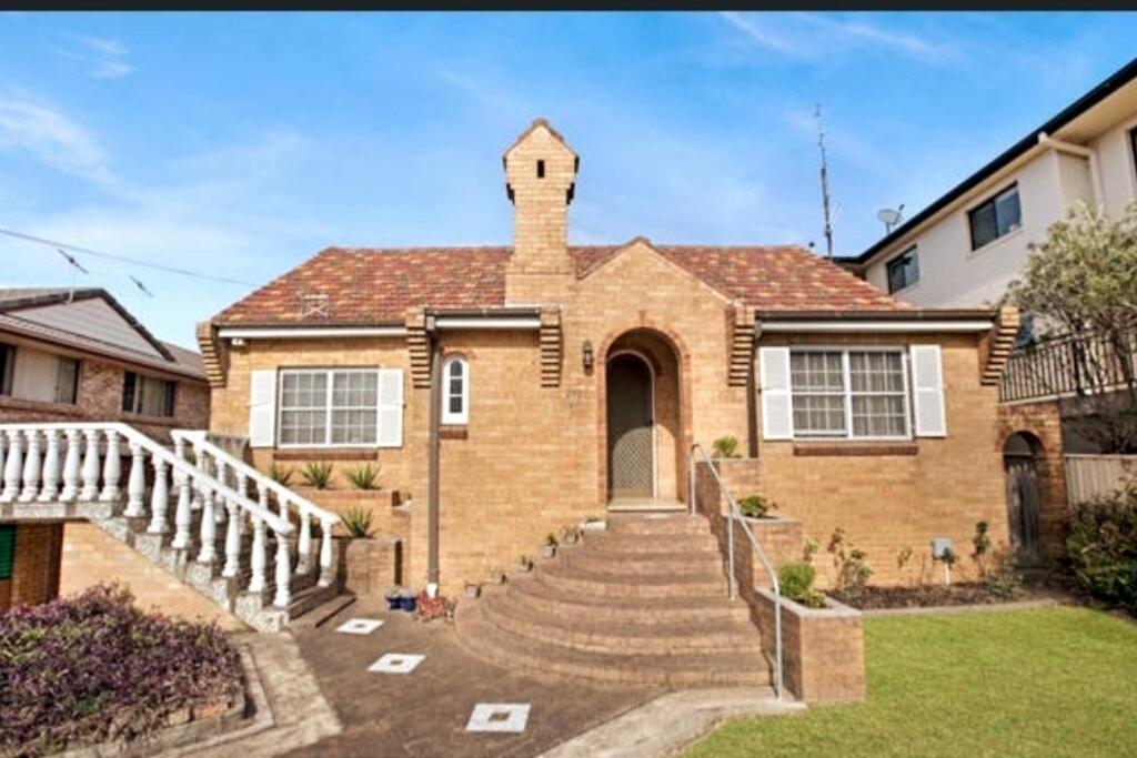 Stylish Heritage 10mins Walk To Hospital With Free Parking Holiday home Wollongong