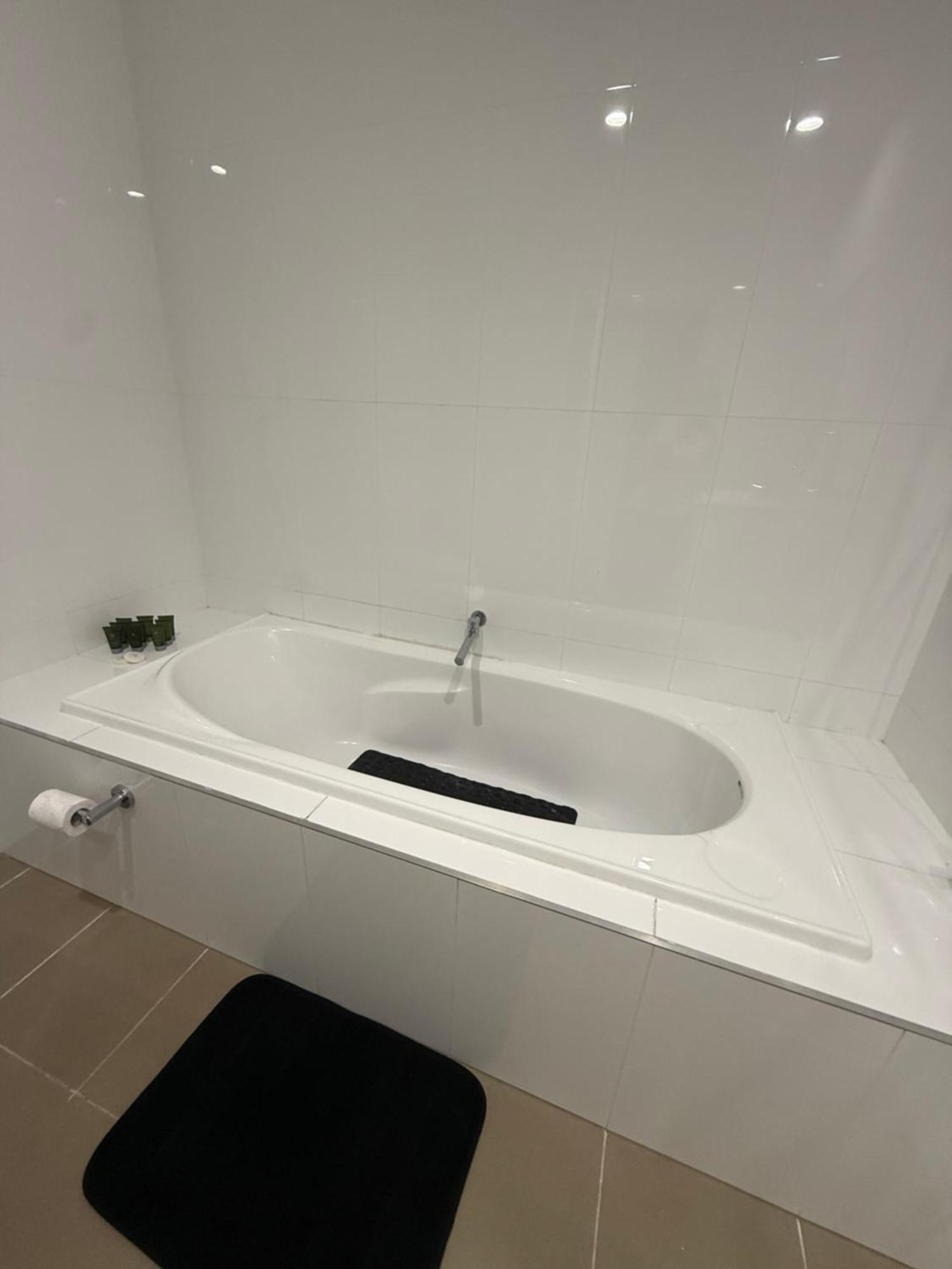 Cozy Private With Bathroom Right In Homestay *