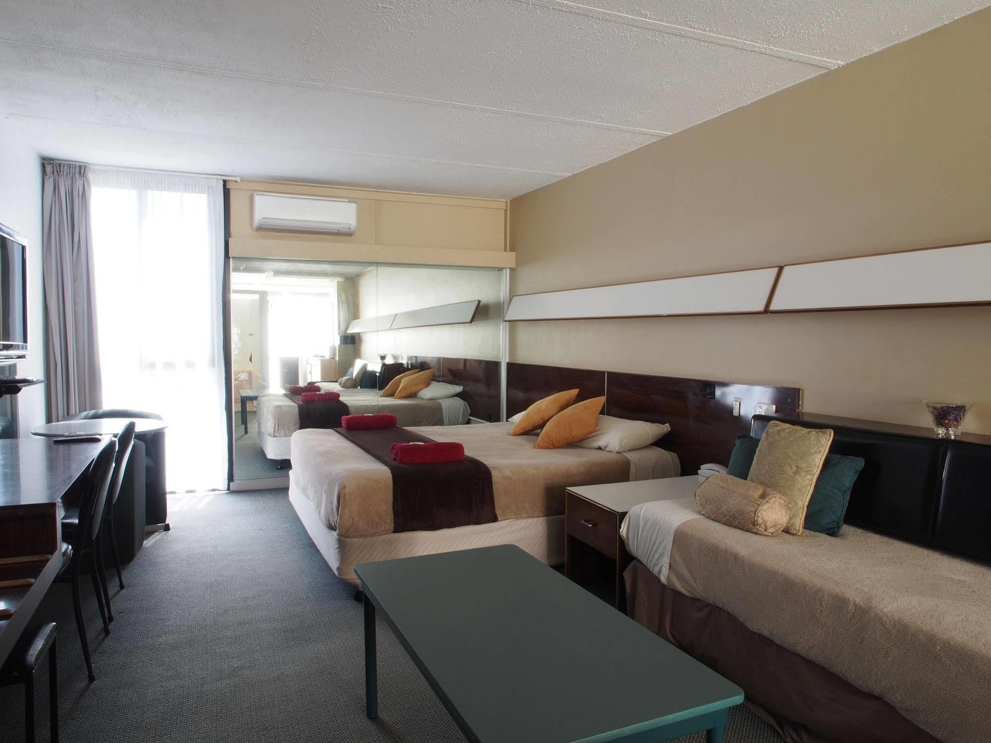 City Beach Motel 3*