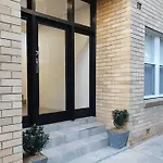 Luxe Newly Renovated 2 Bed Unit - Walk To Beach