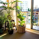 Beachside Oasis - Ocean Views And Walk To Everything