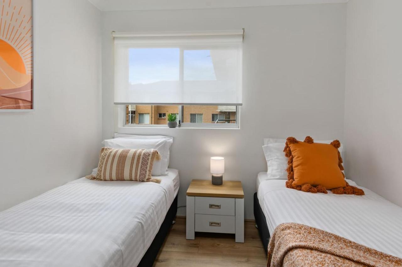 Sea Vista Escape - A Charming Waterside Apartment