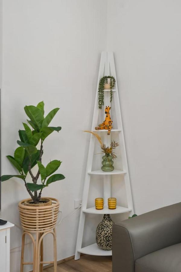 Sea Vista Escape - A Charming Waterside *