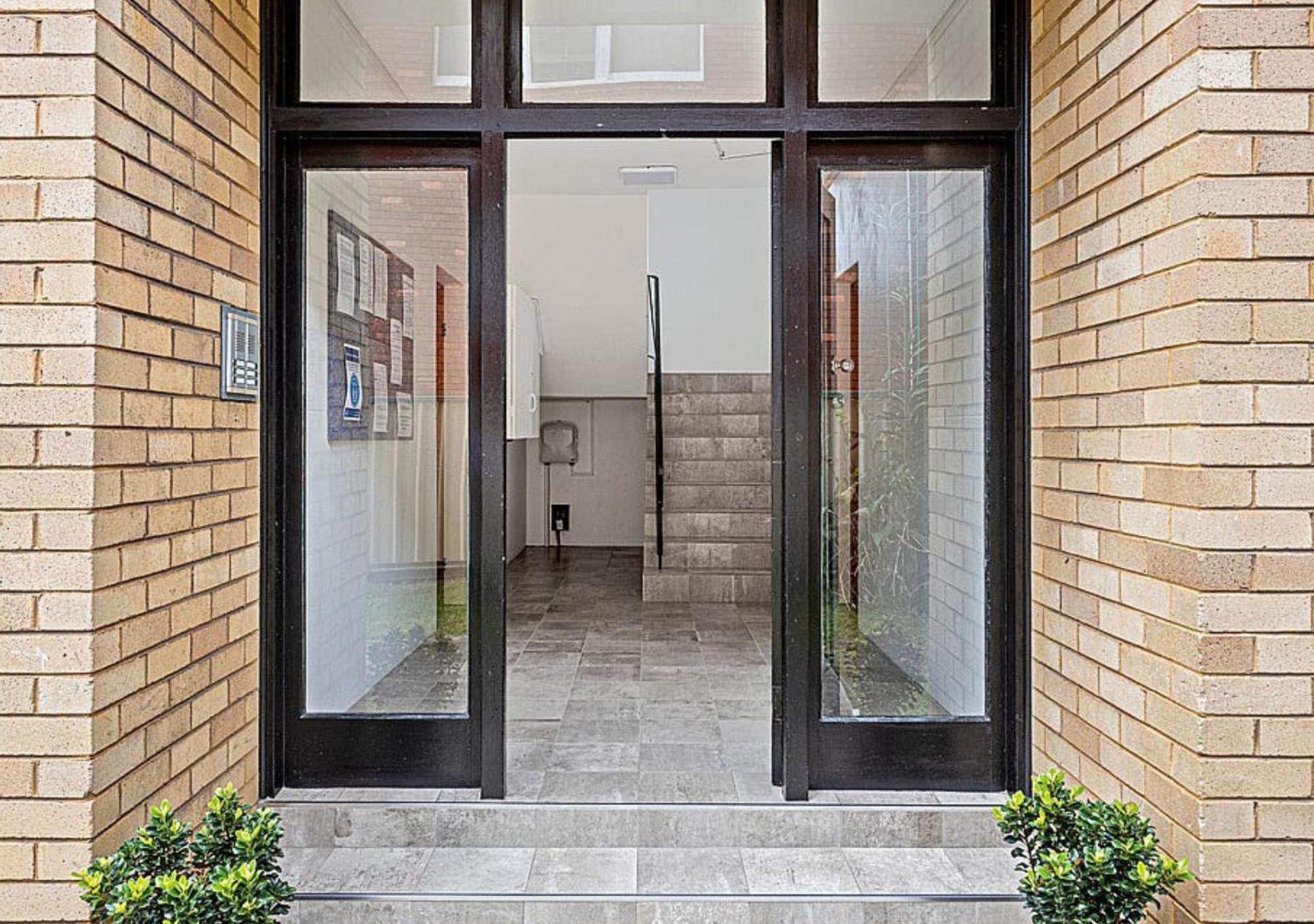 Luxe Newly Renovated 2 Bed Unit - Walk To
