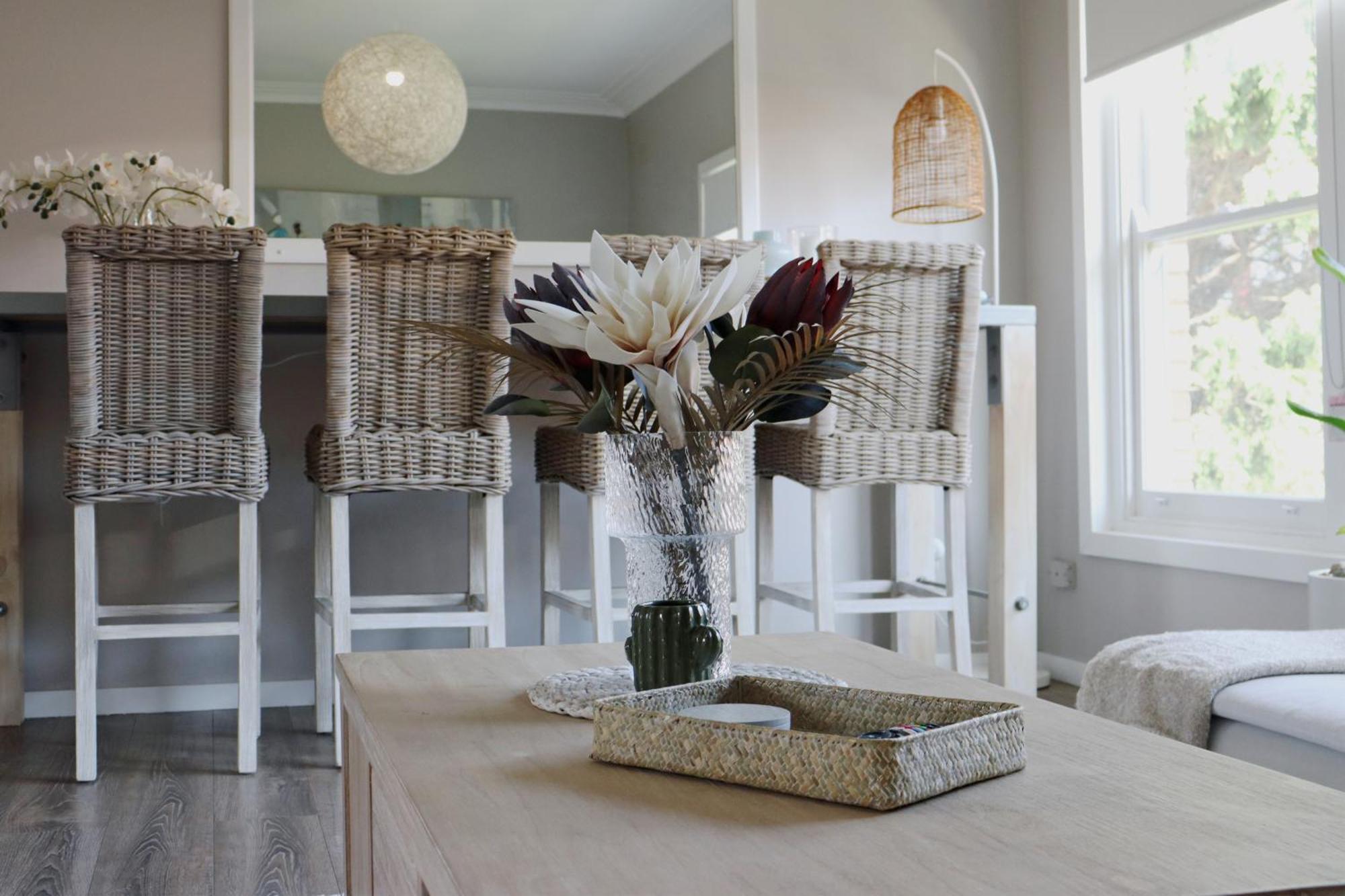 Luxe Newly Renovated 2 Bed Unit - Walk To * Wollongong