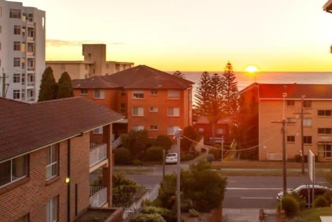 Beachside Oasis - Ocean Views And Walk To Everything Apartment Wollongong