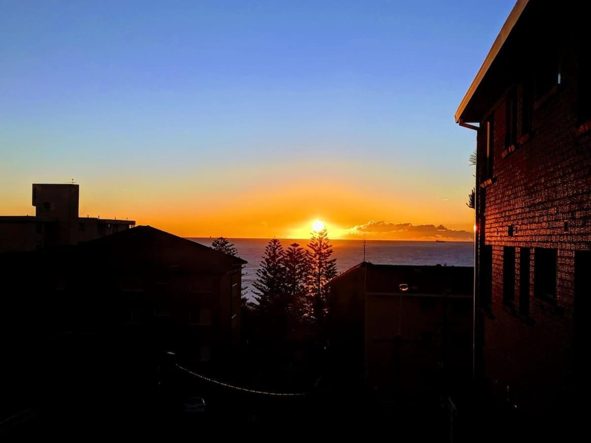 Beachside Oasis - Ocean Views And Walk To Everything Wollongong