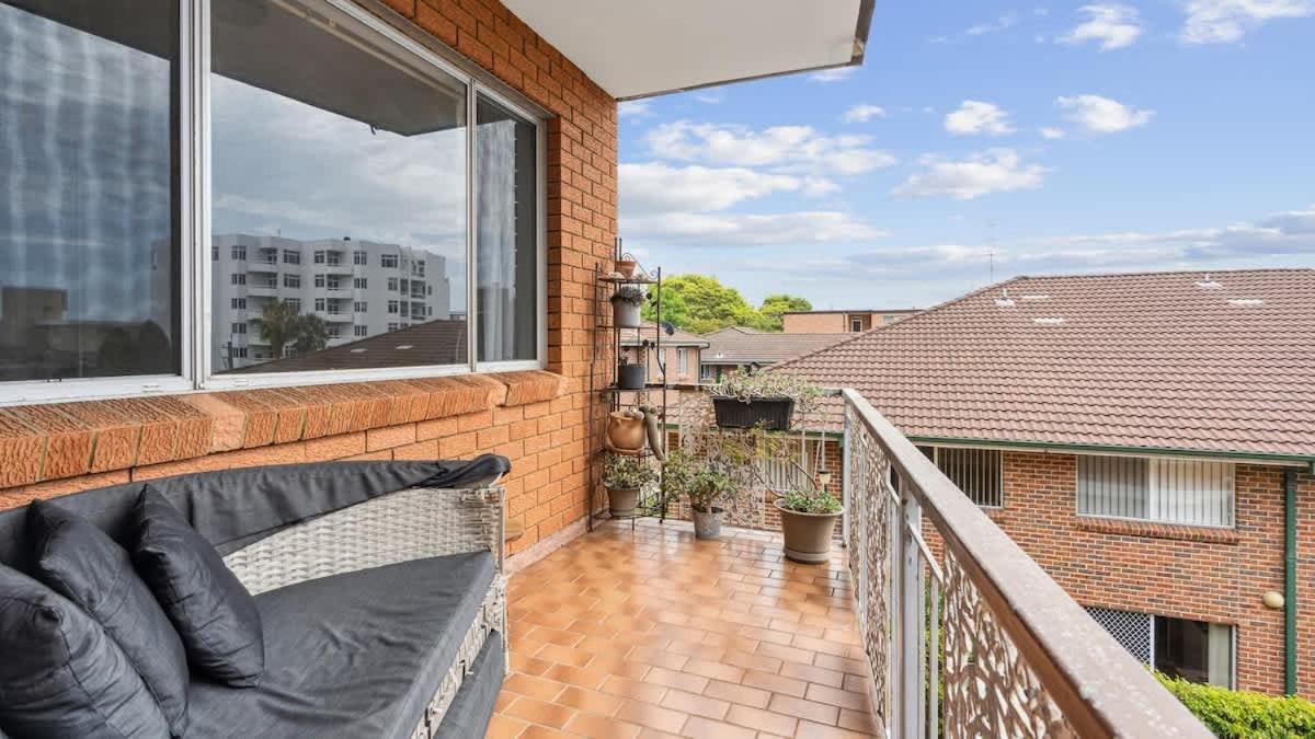 Beachside Oasis - Ocean Views And Walk To Everything * Wollongong