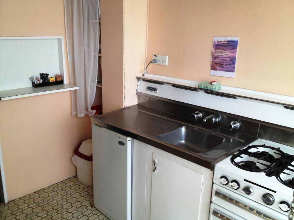 City Beach Motel 3*
