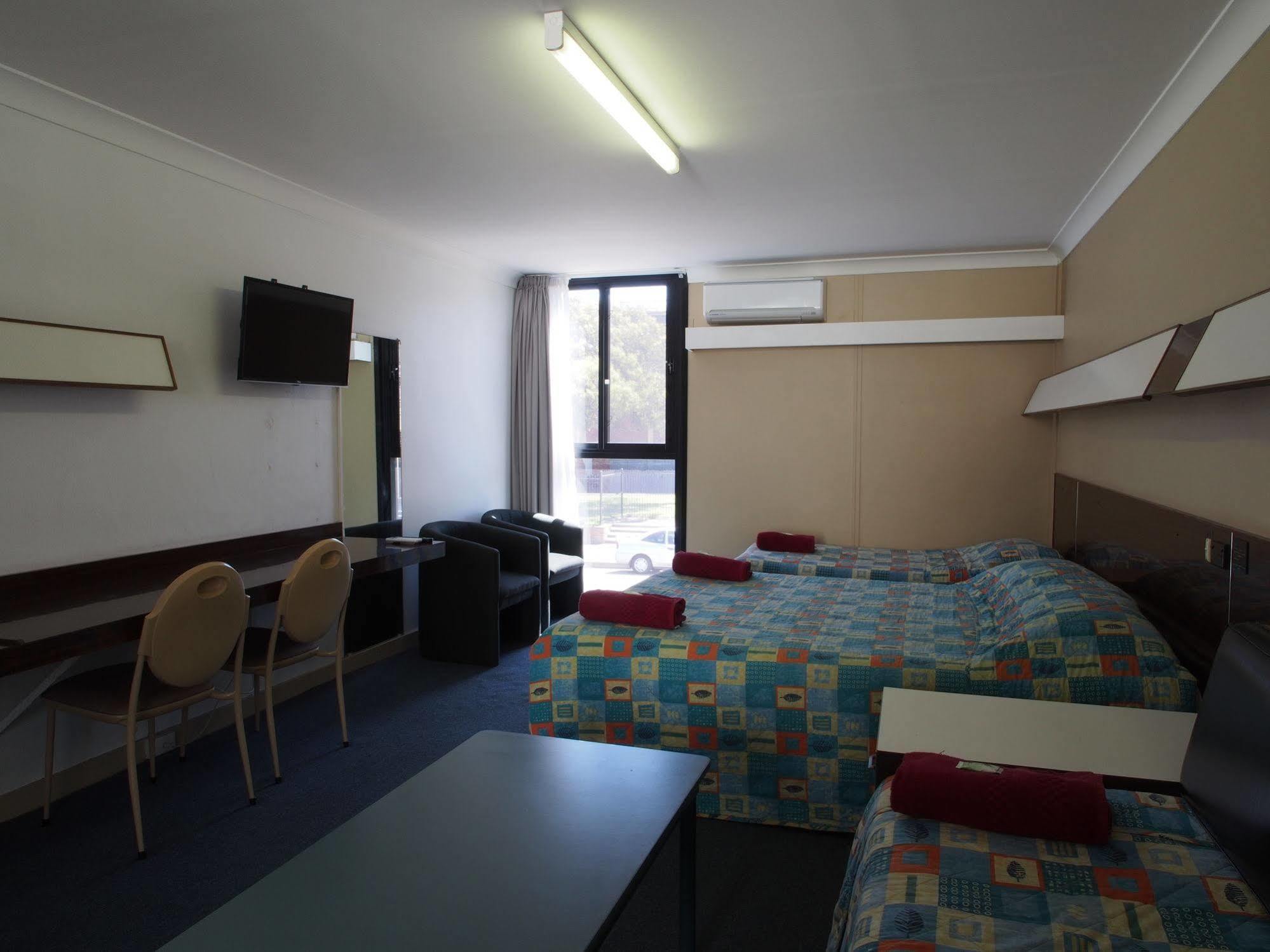 City Beach Motel 3*