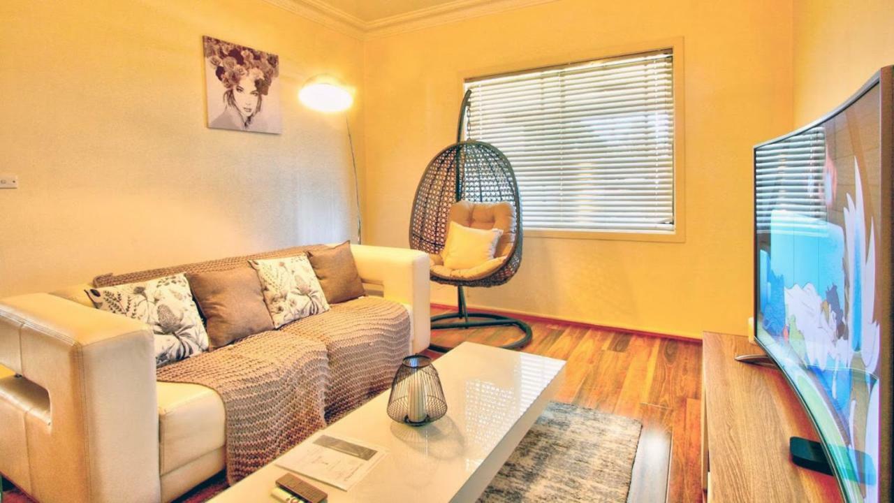 Station House With Wi-fi,75 Inch Tv, Netflix,parking,beach